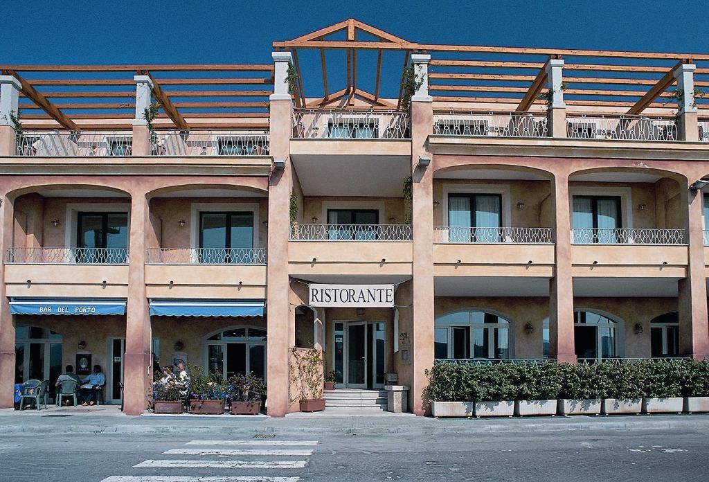 Hotel Del Porto Cannigione Exterior photo